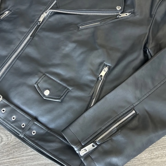 NWT Robert Graham Vegan Leather Jacket - Size Small - Picture 5 of 10